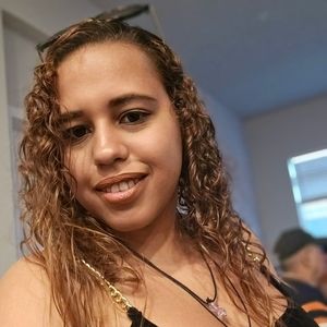 Meet your Posher, Deyanira